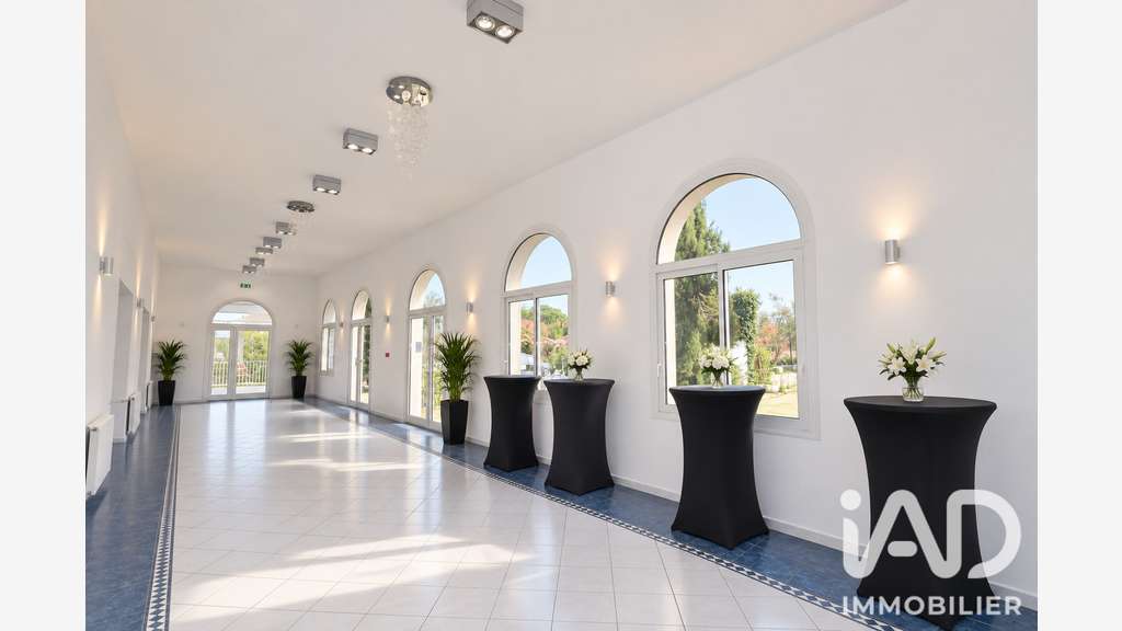 Vente local commercial 420m² sur 3000m² à Garons
