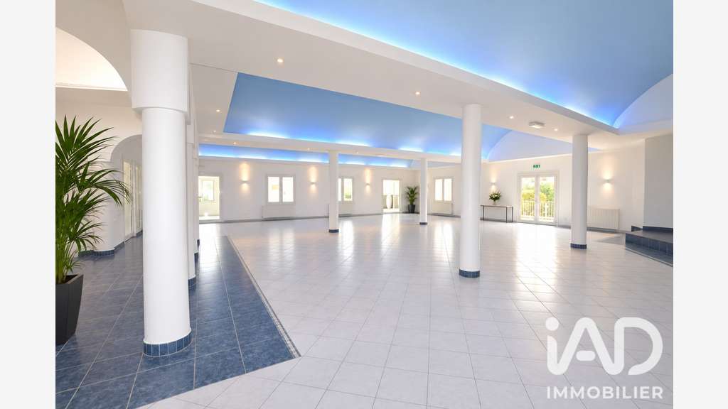 Vente local commercial 420m² sur 3000m² à Garons