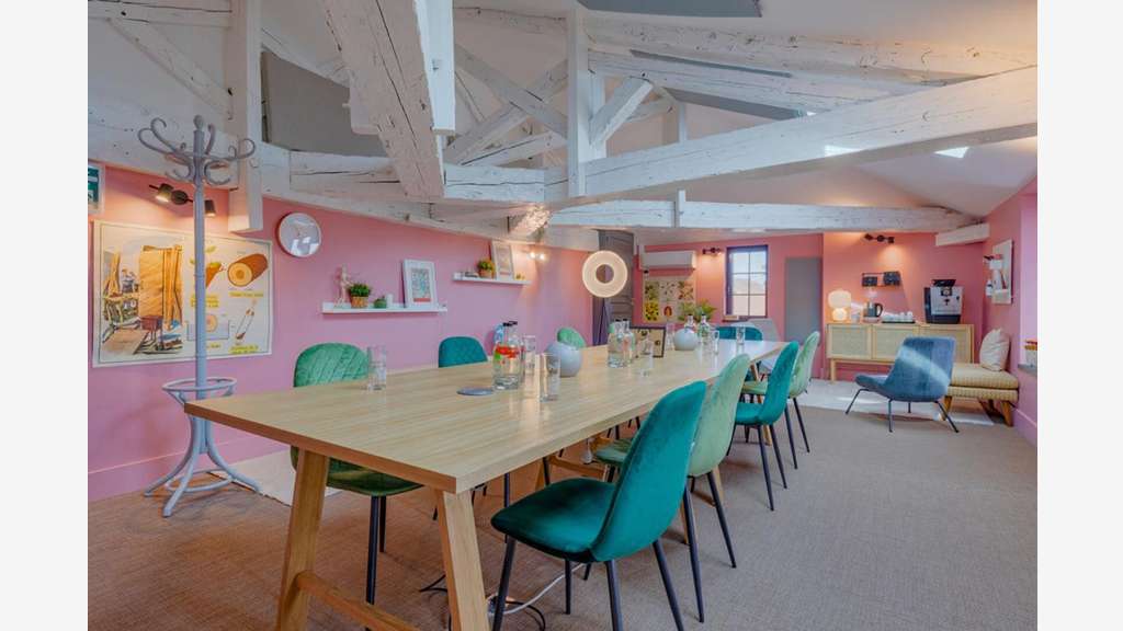 Murs commerciaux 345m² sur terrain 1281m² à Genas