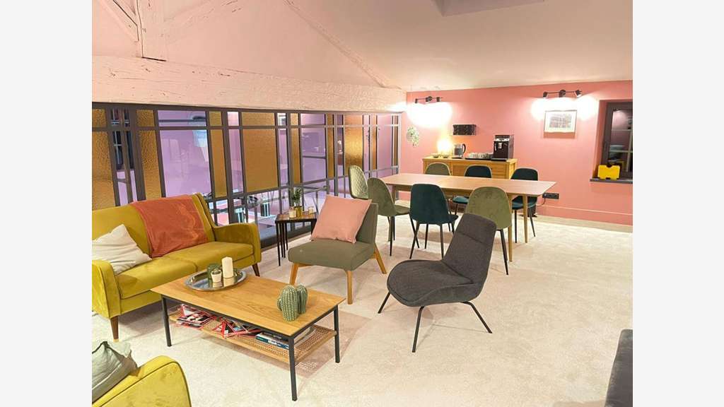 Murs commerciaux 345m² sur terrain 1281m² à Genas