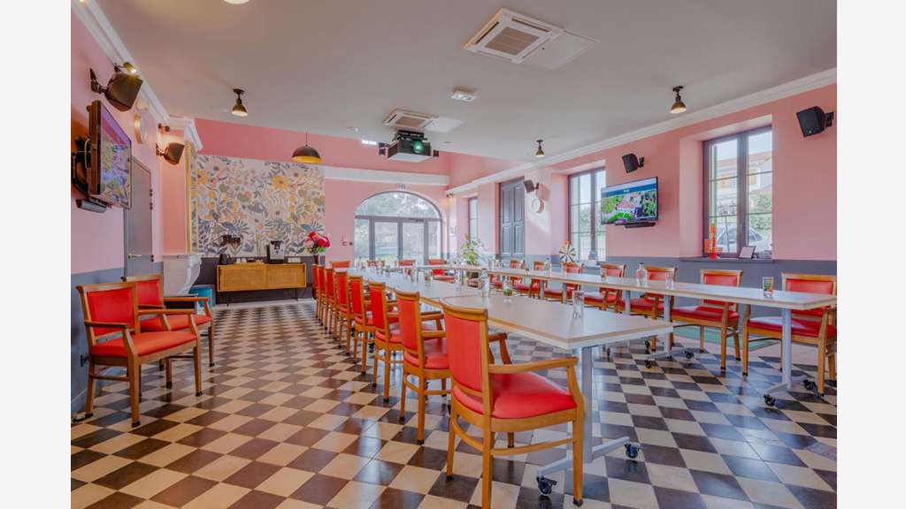 Murs commerciaux 345m² sur terrain 1281m² à Genas