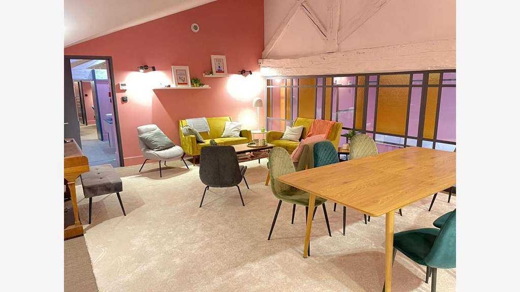 Murs commerciaux 345m² sur terrain 1281m² à Genas