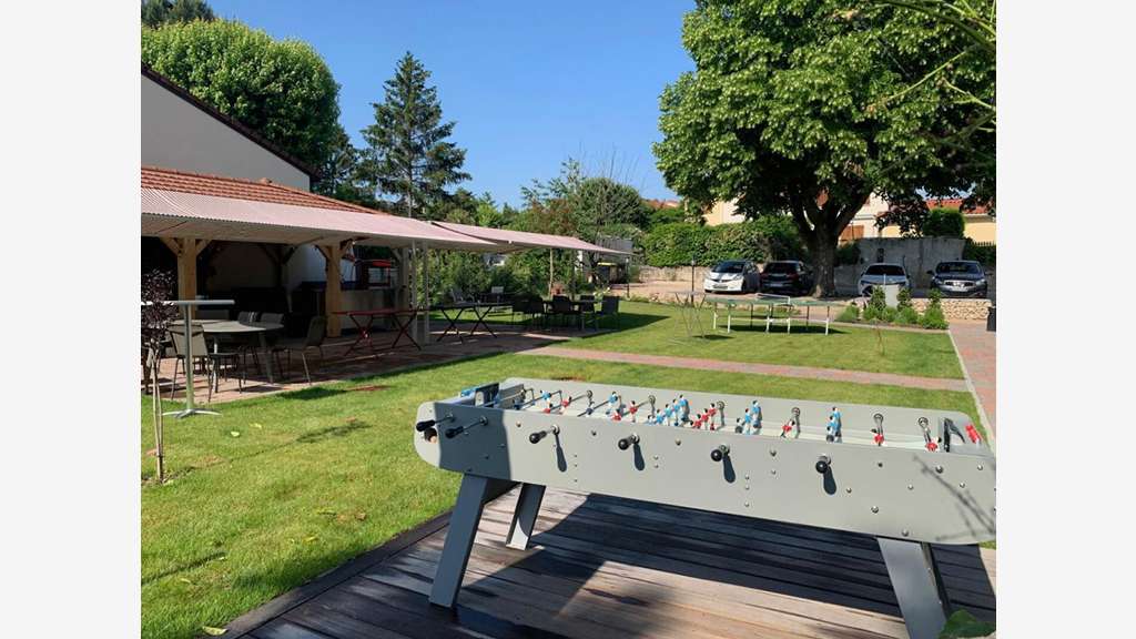 Murs commerciaux 345m² sur terrain 1281m² à Genas