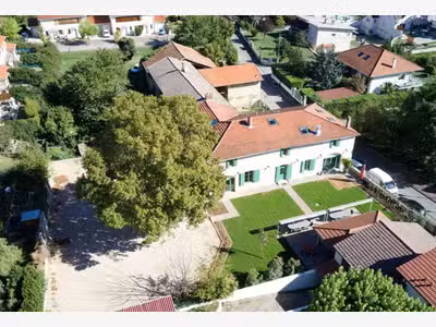 69740 GENAS - Murs commerciaux 156m²