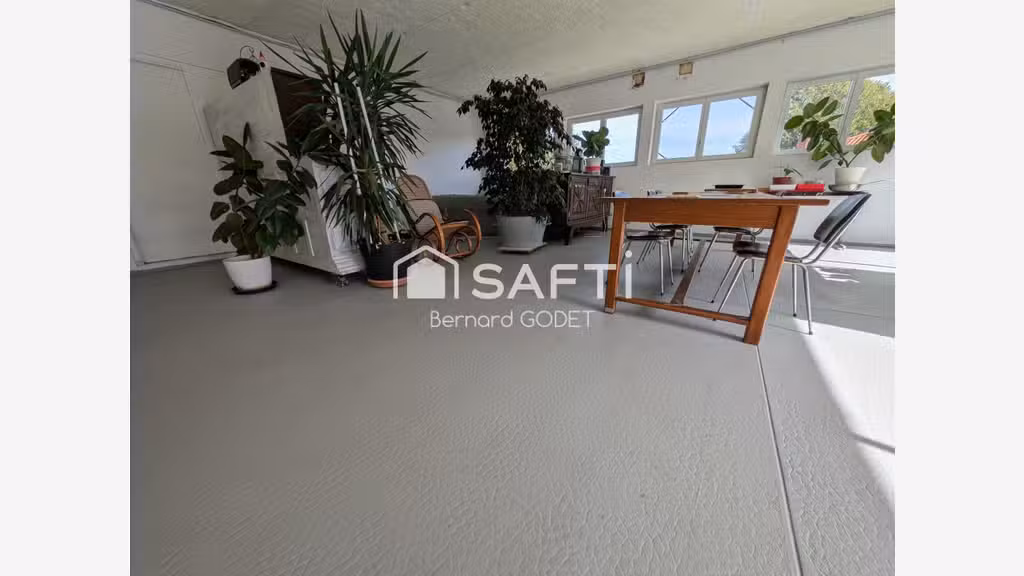 Locaux atypiques à vendre à Genouillé