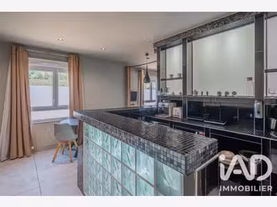 AV local commercial 230m² avec jacuzzi à Gières