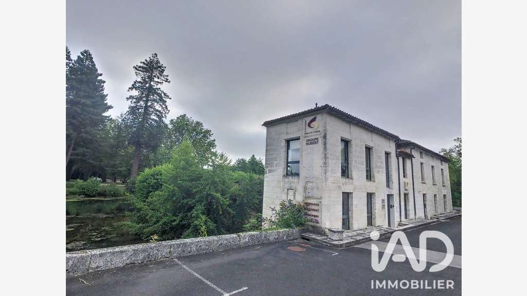 Vente bâtisse commerciale 200m² à Gond-Pontouvre