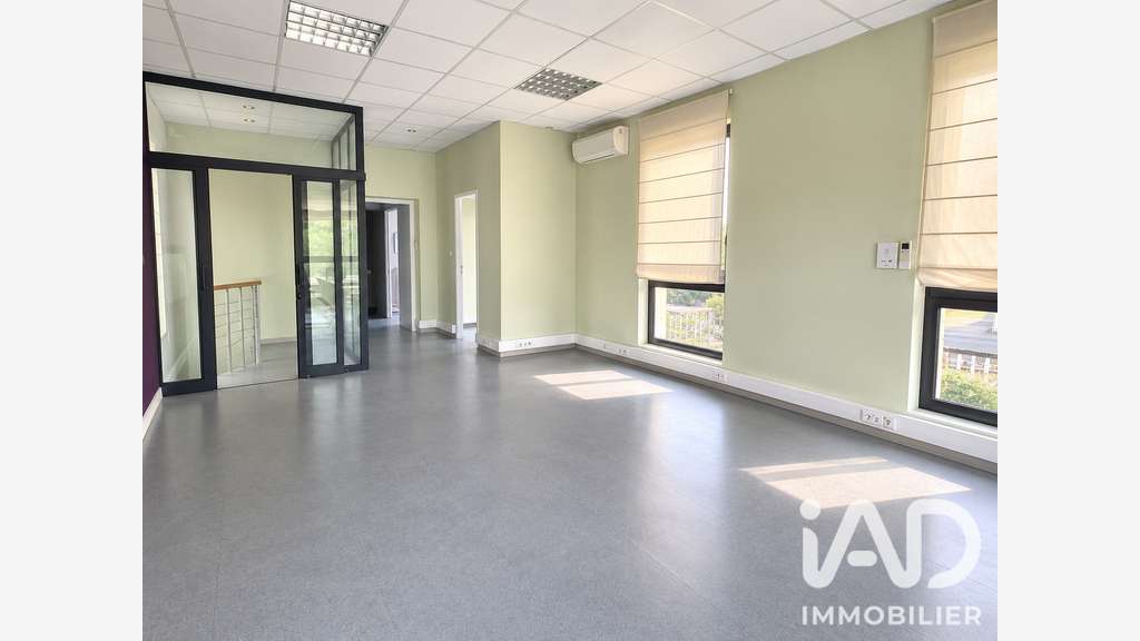 Vente bâtisse commerciale 200m² à Gond-Pontouvre