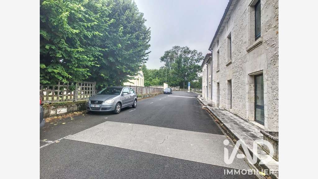 Vente bâtisse commerciale 200m² à Gond-Pontouvre