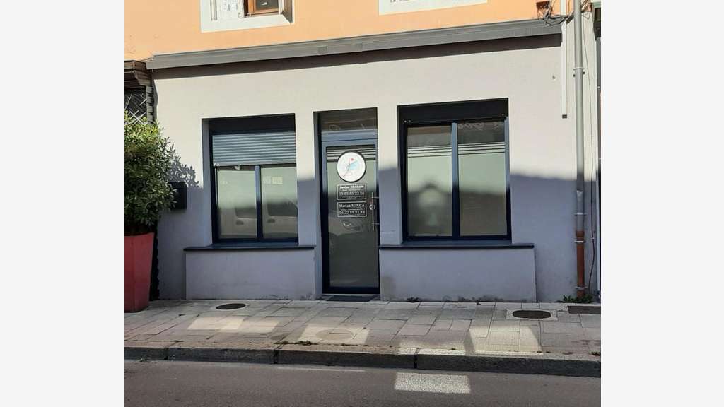 Vente local commercial rénové de 87m² à Gueugnon