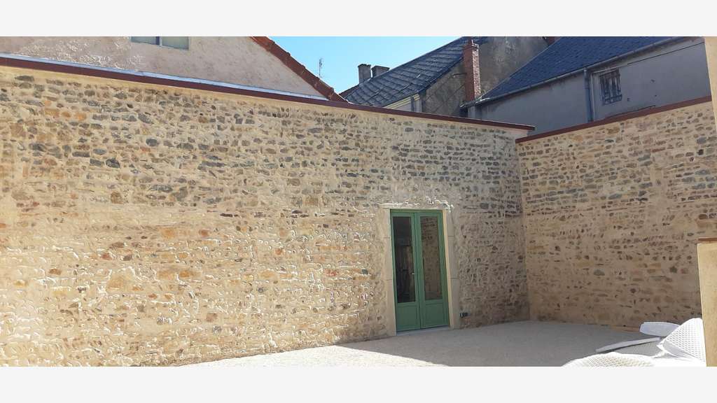 Vente local commercial rénové de 87m² à Gueugnon