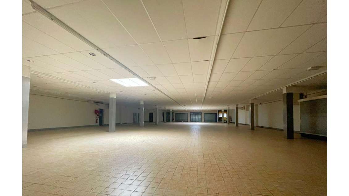 Vente murs commerciaux 950m² à Gujan-Mestras