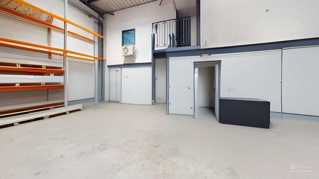 AV dépôt bureaux 512m² axe autoroute A35 (Suisse)