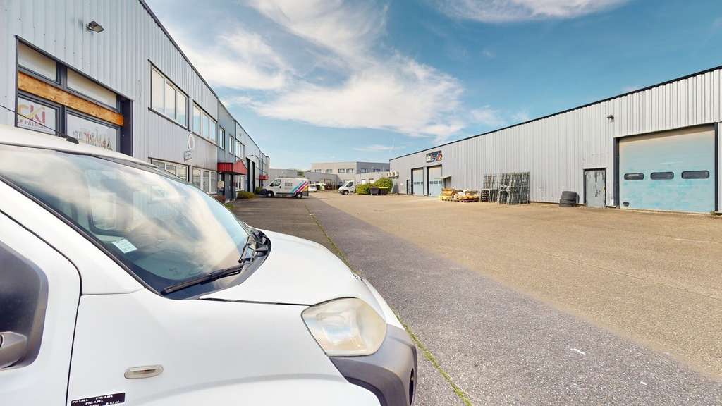 AV dépôt bureaux 512m² axe autoroute A35 (Suisse)