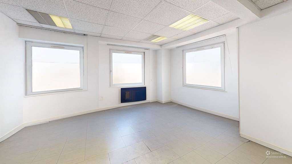 AV dépôt bureaux 512m² axe autoroute A35 (Suisse)