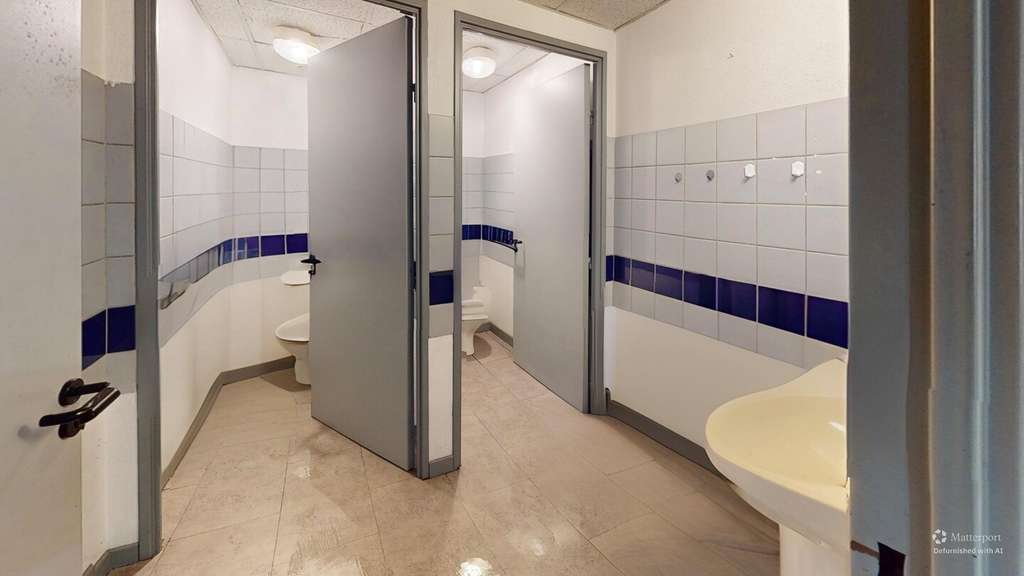 AV dépôt bureaux 512m² axe autoroute A35 (Suisse)