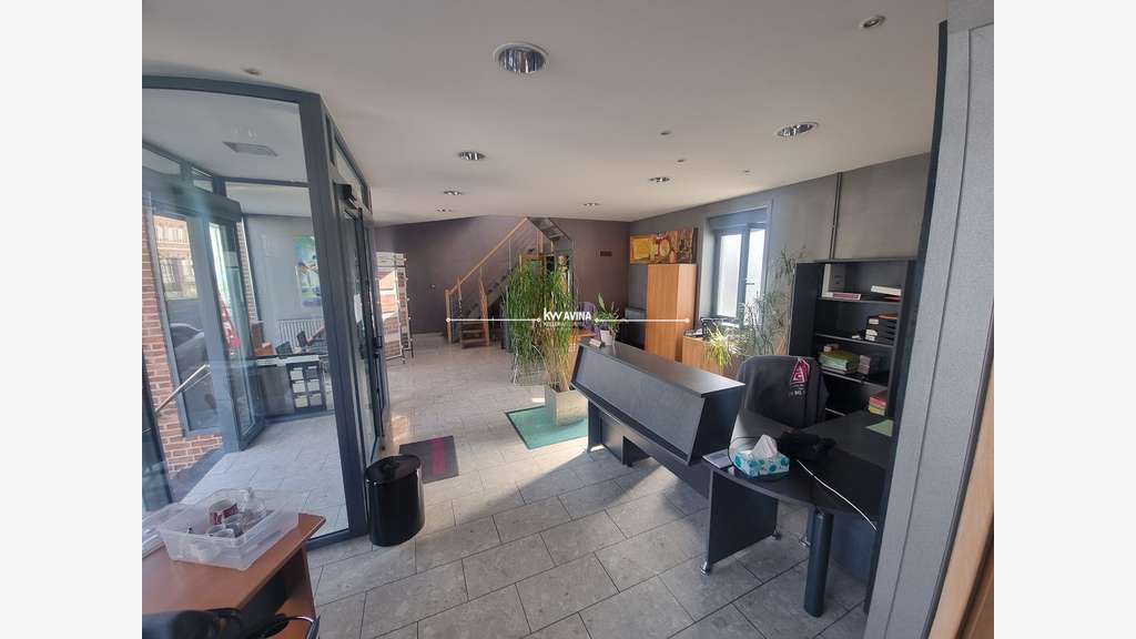 AV local commercial bureaux de caractère 101m² Hem