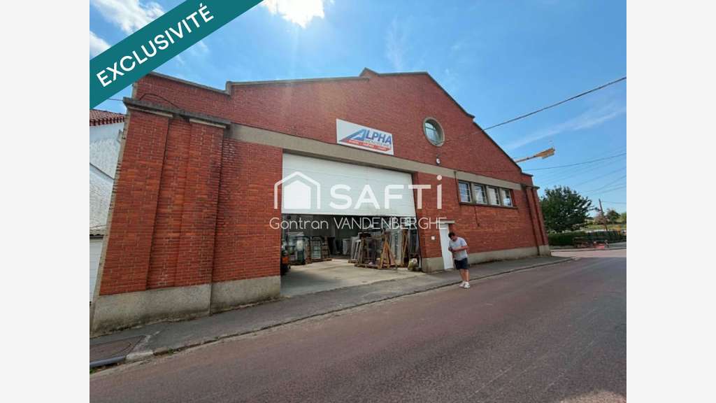 Grand local professionnel / commercial à fort 