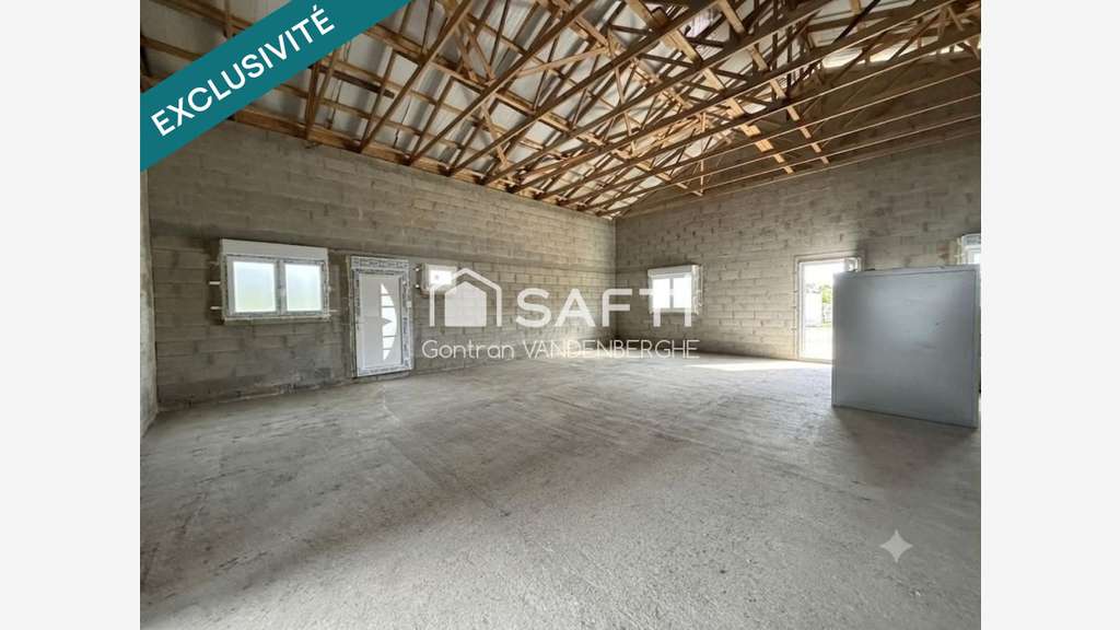 Grand local professionnel / commercial à fort 