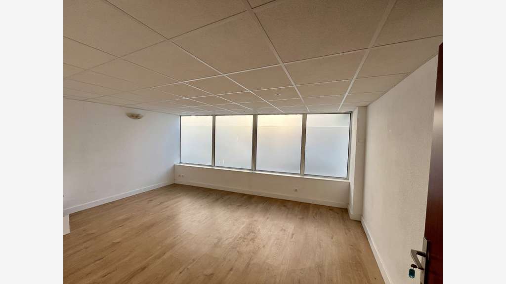 Vente local commercial 430m² à Hyères centre