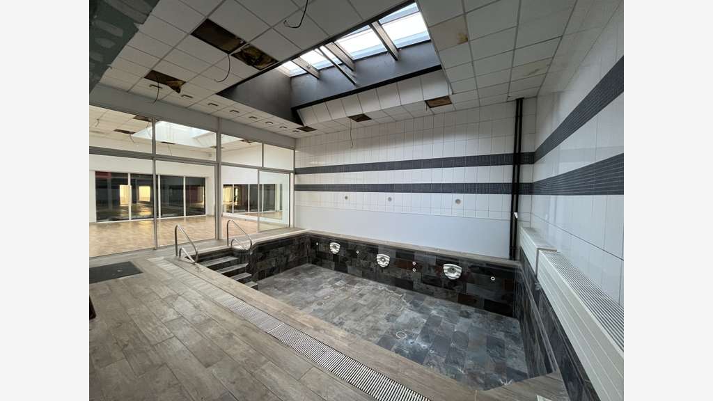 Vente local commercial 430m² à Hyères centre