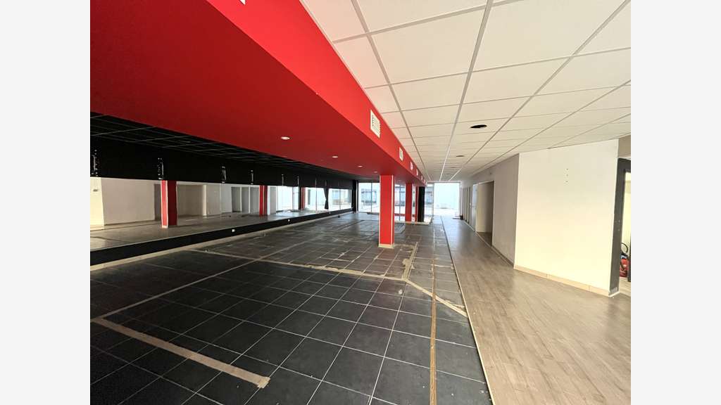 Vente local commercial 430m² à Hyères centre