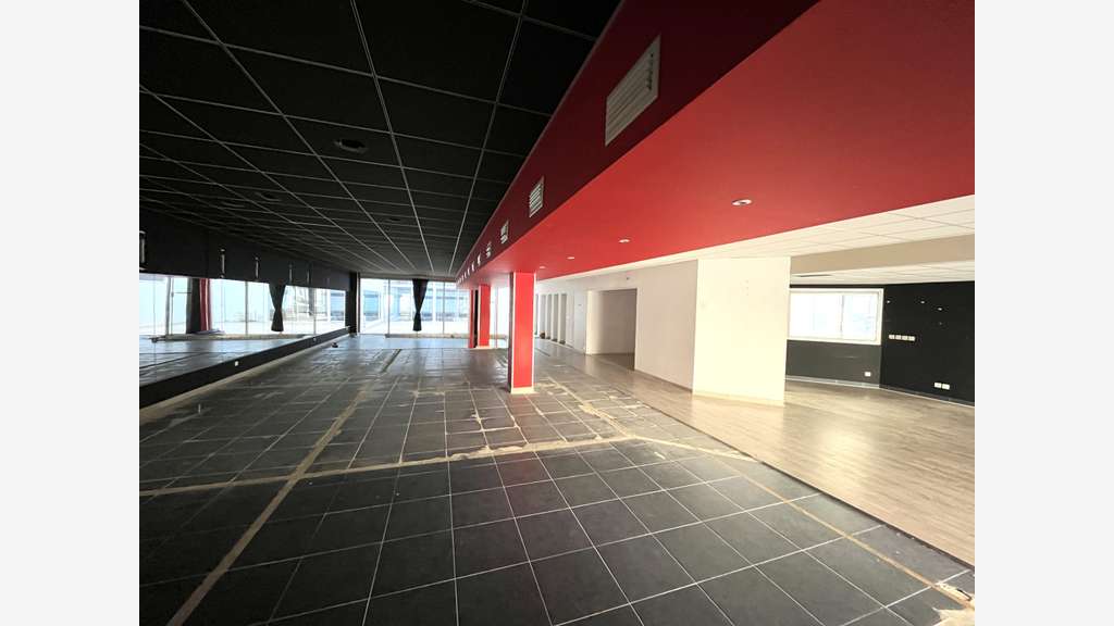 Vente local commercial 430m² à Hyères centre