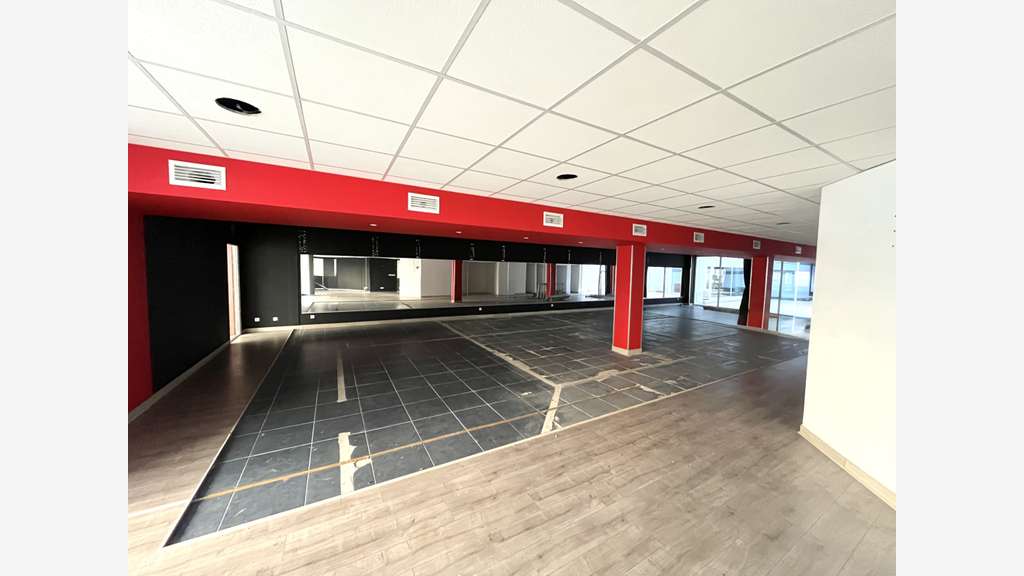 Vente local commercial 430m² à Hyères centre