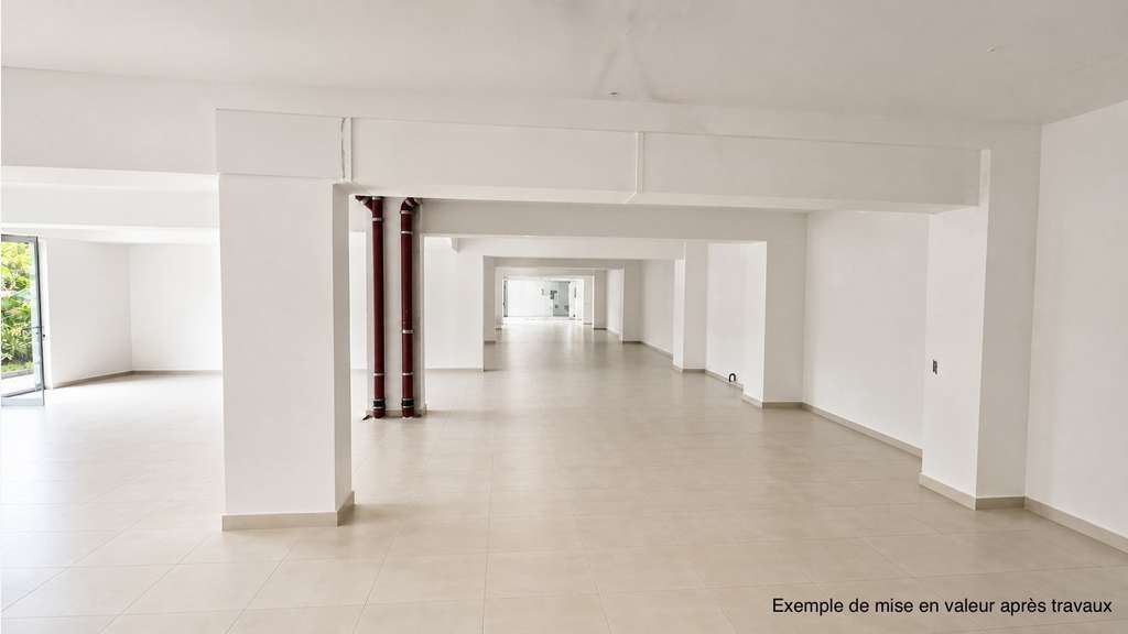 Local commercial 342m² à vendre à Hyères