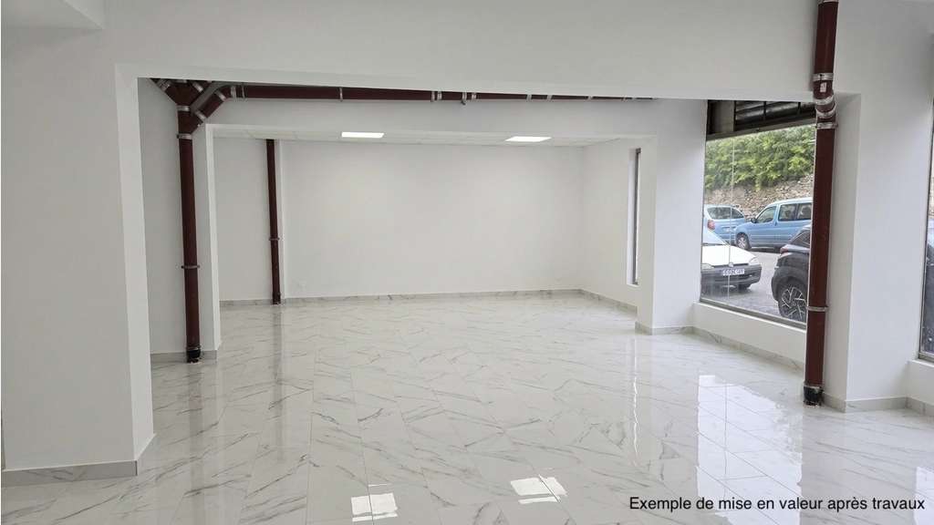 Local commercial 342m² à vendre à Hyères