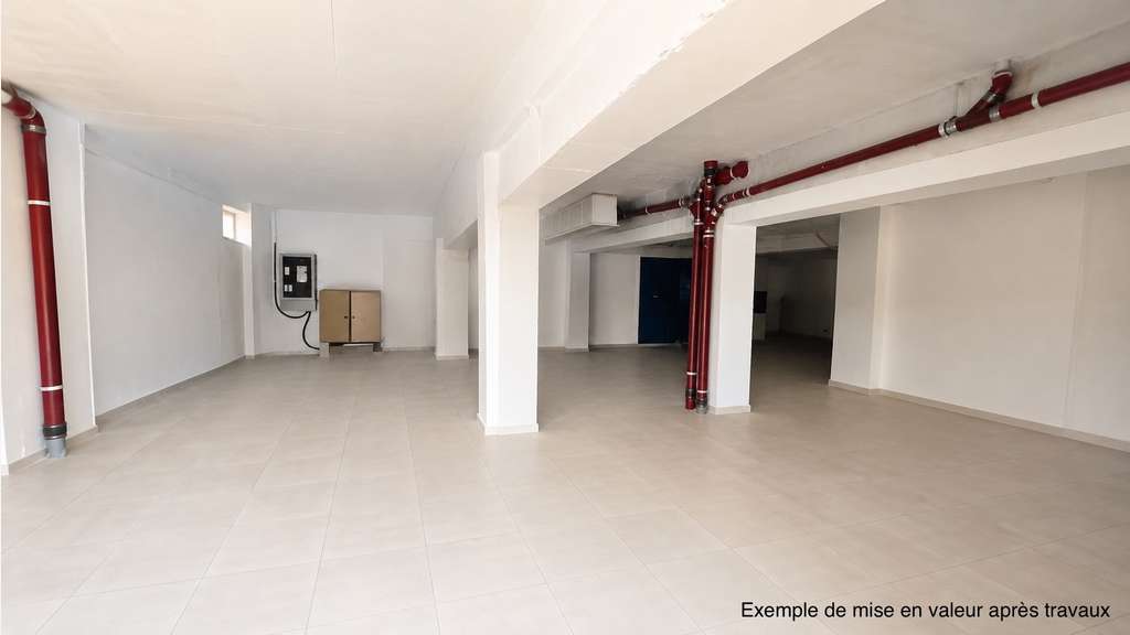 Local commercial 342m² à vendre à Hyères