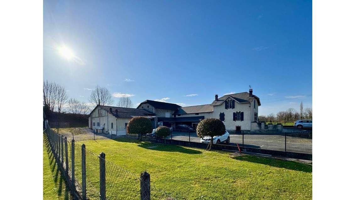 Vente ensemble immobilier 700m² sur Igon