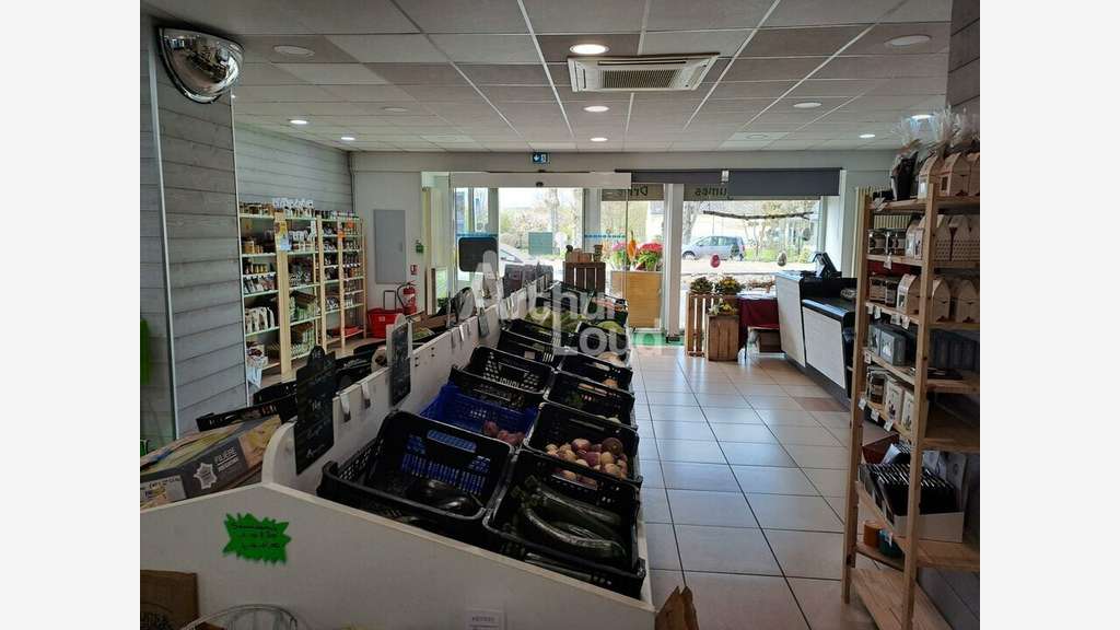 Local commercial 110m² à vendre à Ingrandes 