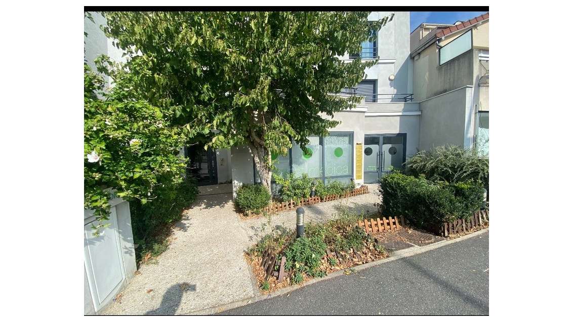 AV cabinet médical loué 65m² Issy les Moulineaux