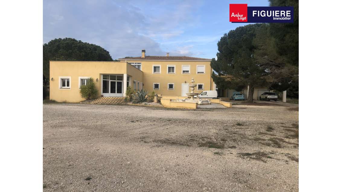 Bâtiment 633m² à vendre zone du Tubé à Istres