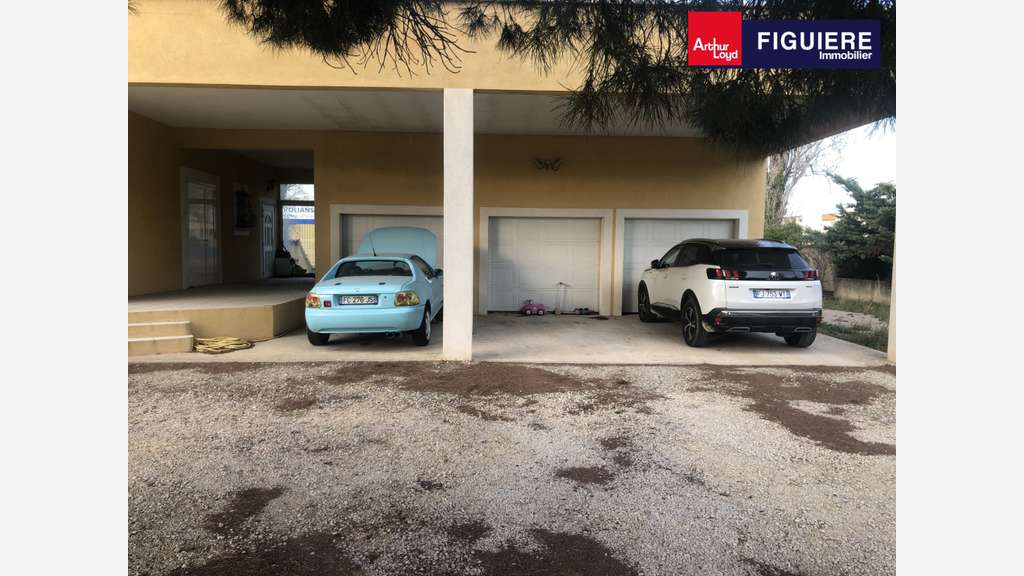 Bâtiment 633m² à vendre zone du Tubé à Istres