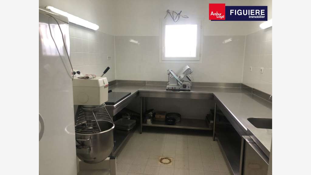 Bâtiment 633m² à vendre zone du Tubé à Istres