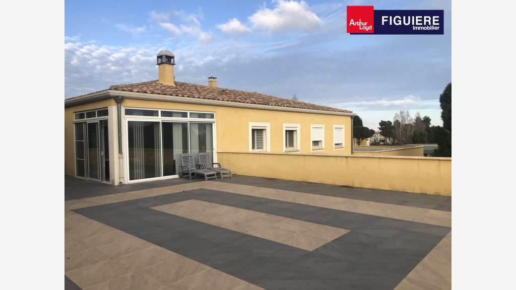Bâtiment 633m² à vendre zone du Tubé à Istres