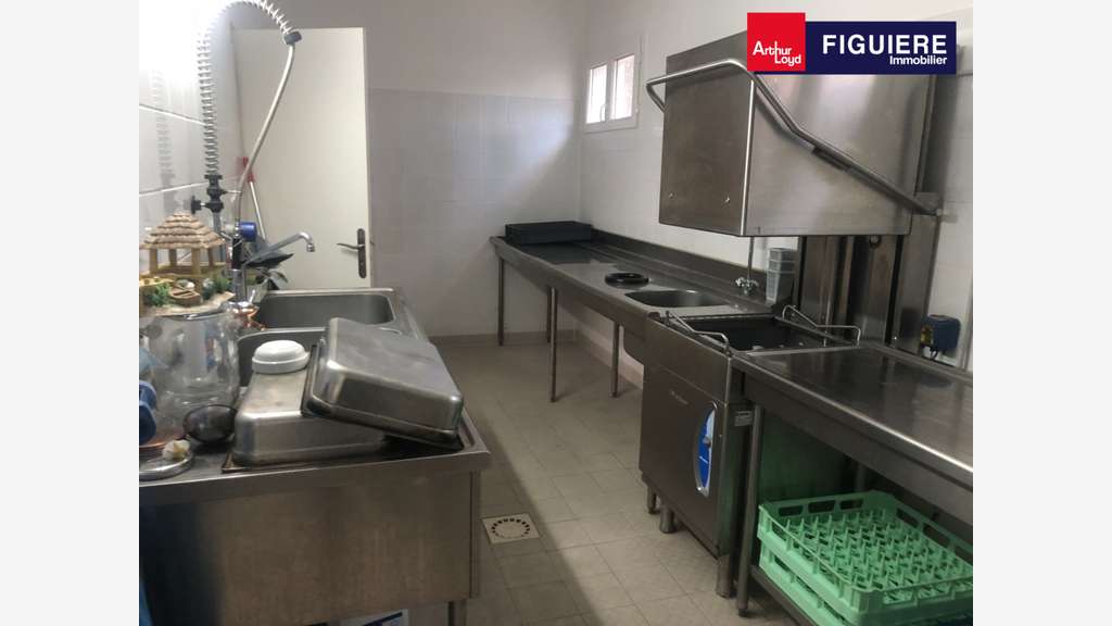 Bâtiment 633m² à vendre zone du Tubé à Istres