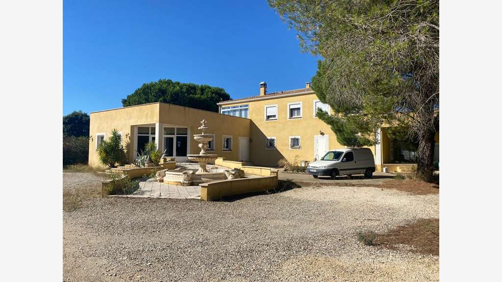 Vente murs commerciaux libres de 625m² à Istres