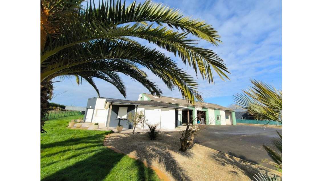 Vente hangar 320m² + logement à Kermaria-Sulard
