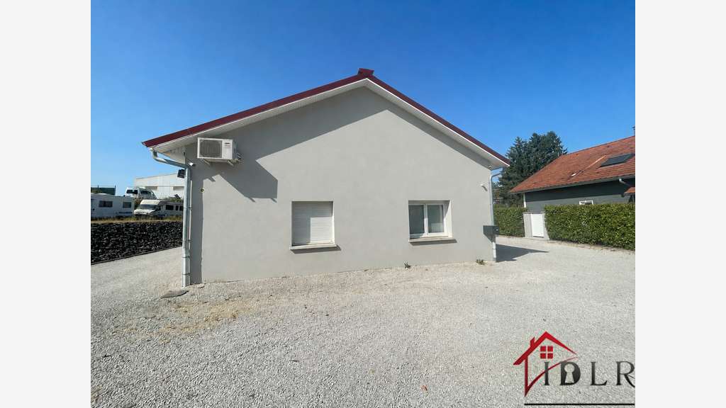 A vendre local pro de 146m² à L'Isle-sur-le-Doubs