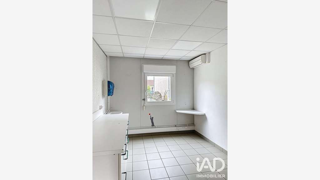 Vente local d'activité de 160m² à La Boisse