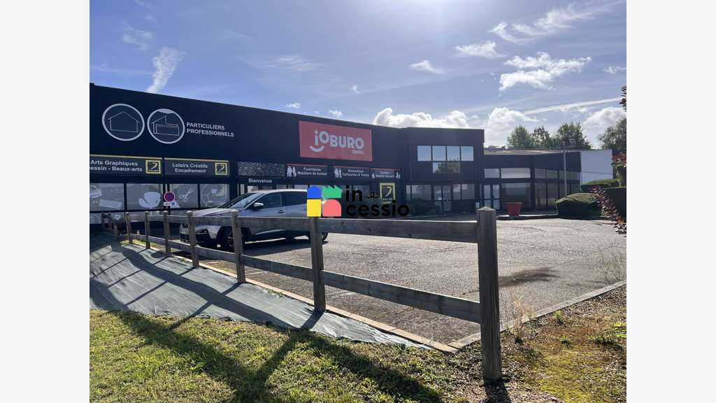 Location local commercial 1520m² Le Mans Nord