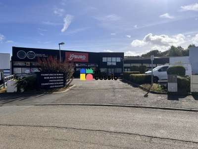 Location local commercial 1520m² Le Mans Nord