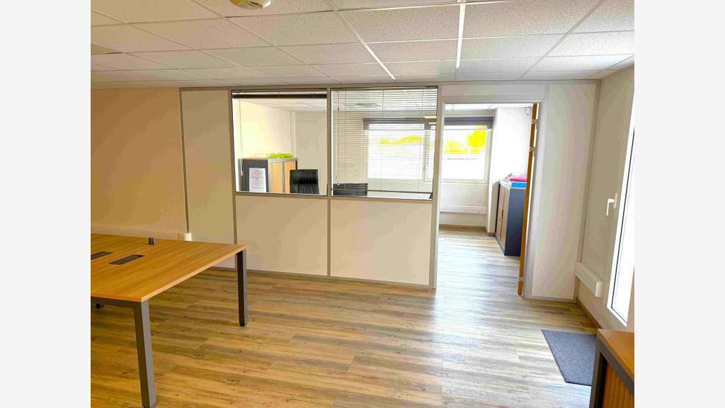 AV bureaux 246,60m² R+1 empl strat La Farlède