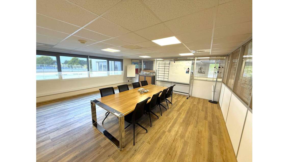 AV bureaux 246,60m² R+1 empl strat La Farlède