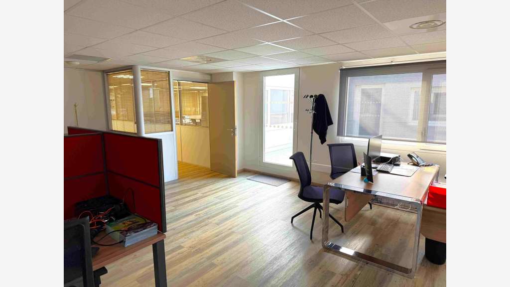 AV bureaux 246,60m² R+1 empl strat La Farlède