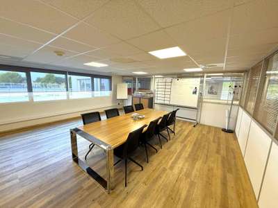 AV bureaux 246,60m² R+1 empl strat La Farlède