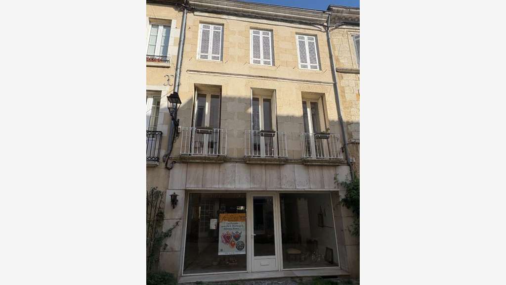 Immeuble mixte commerce avec logement à La Réole